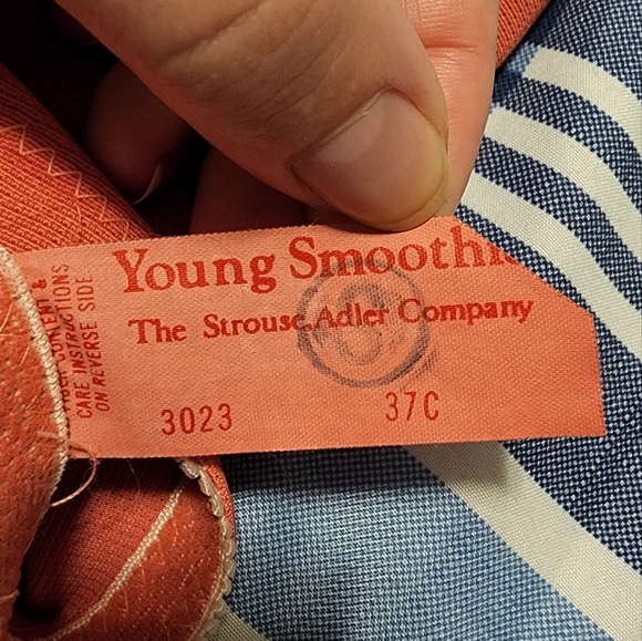 Vintage Strouse Adler Merry Widow - Picture 5 of 8